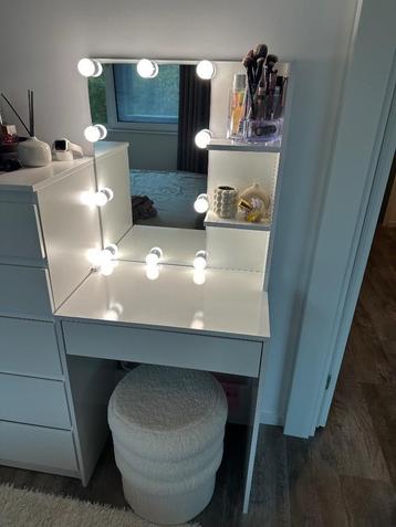 Makeup tafel / kaptafel met spiegel met licht  beschikbaar voor biedingen