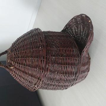 Vintage rieten aardappelen mand beschikbaar voor biedingen
