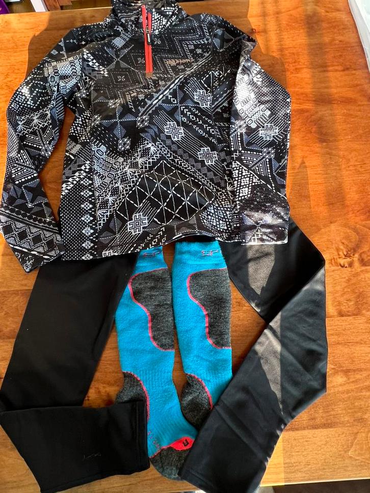 Brunotti skipully en bijpassende broek en sokken maat 140, Kleding | Dames, Sportkleding, Zo goed als nieuw, Overige typen, Maat 34 (XS) of kleiner