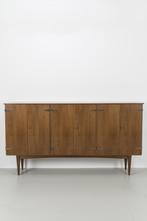 Hoog vintage dressoir met messing scharnieren MEGA SALE, Ophalen, Vintage, Overige houtsoorten, Gebruikt