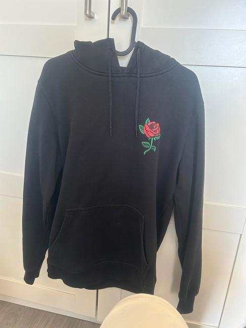 Stijlvol Zwarte hoodie met geborduurde roos Mister Tee, Kleding | Heren, Truien en Vesten, Zo goed als nieuw, Maat 48/50 (M), Zwart