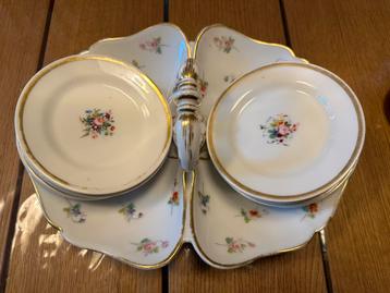 Bonbonnière met 12 schoteltjes, bloemmotief beschikbaar voor biedingen