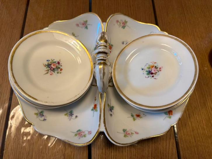 Bonbonnière met 12 schoteltjes, bloemmotief, Antiek en Kunst, Antiek | Servies compleet, Ophalen of Verzenden