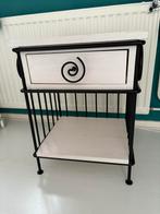 Nachtkastje kidsfactory hout met gietijzer, Huis en Inrichting, Slaapkamer | Nachtkastjes, Ophalen, Gebruikt, 55 tot 70 cm, 45 tot 65 cm