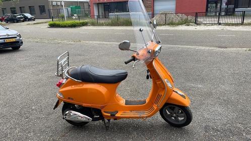 Vespa piaggo Scooter oranje, Fietsen en Brommers, Scooters | Vespa, Gebruikt, Vespa S, Maximaal 45 km/u, Benzine, Ophalen
