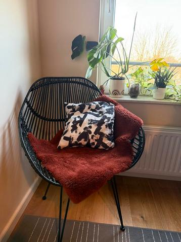 Zwart Rotan Stoel beschikbaar voor biedingen