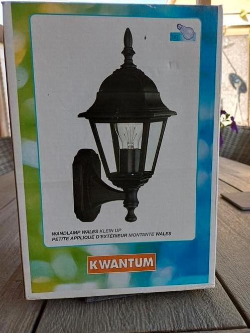 Nieuw: buitenlantaarn Wales van de Kwantum zwart, Tuin en Terras, Buitenverlichting, Nieuw, Rvs, Minder dan 50 watt, Ophalen of Verzenden