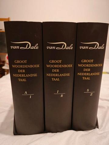 Dikke Van Dale driedelig woordenboek beschikbaar voor biedingen