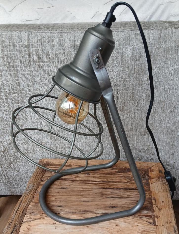 Industriële vintage tafellamp staal Hector Kwantum, Huis en Inrichting, Lampen | Tafellampen, Gebruikt, Minder dan 50 cm, Metaal