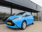 Toyota AYGO 1.0 VVT-i X-Play Airco Cruise Camera Led Navi 20, Voorwielaandrijving, Gebruikt, Euro 6, Origineel Nederlands
