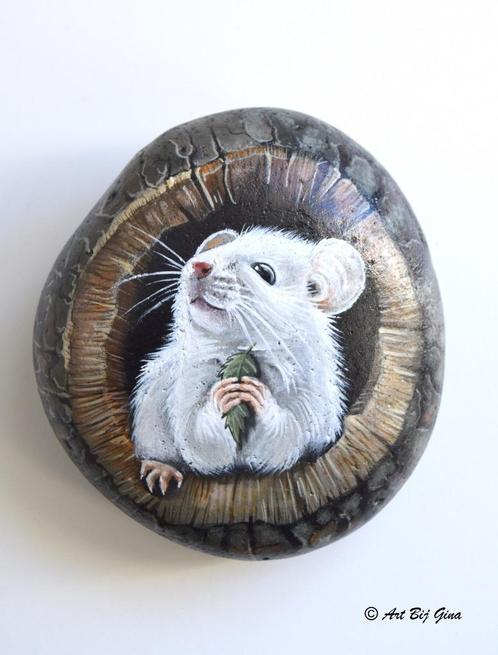 Leuke witte muis 3D geschilderd op een grote riviersteen, Antiek en Kunst, Kunst | Overige Kunst, Ophalen of Verzenden