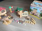 Sylvanian Families, boomhut en school, Kinderen en Baby's, Speelgoed | Poppenhuizen, Ophalen, Zo goed als nieuw