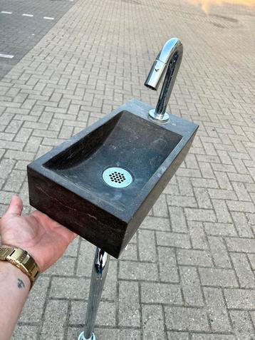 Fontein Wc - Steen met kraan  beschikbaar voor biedingen