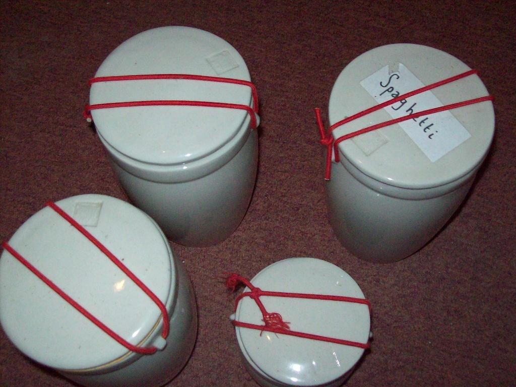 Bewaarpotten Wekpotten  keramiek en bandjes elastiek, Ophalen of Verzenden, Effen, Aardewerk, Schaal of Schalen