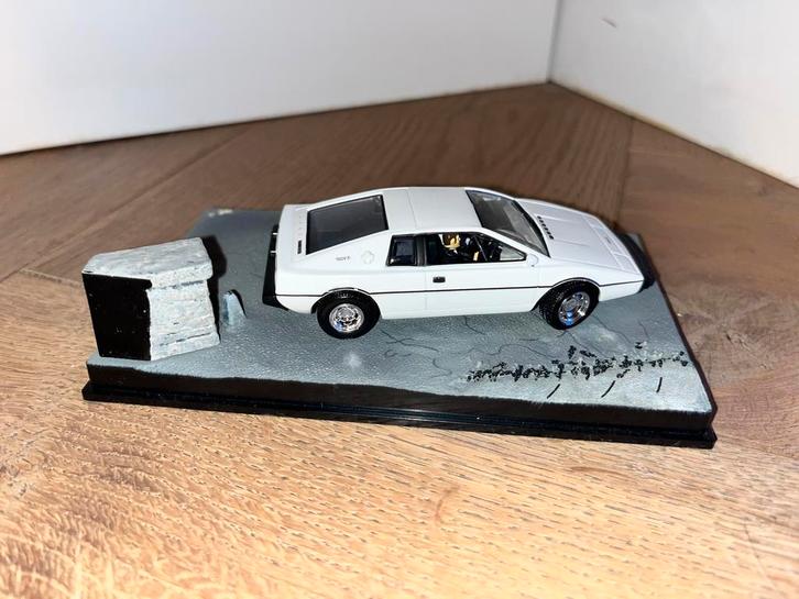 Universal Hobbies Lotus Esprit S1 1:43 James Bond Diecast, Hobby en Vrije tijd, Modelauto's | 1:43, Zo goed als nieuw, Auto, Overige merken
