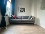 Moderne grijze 3-zitsbank, Ophalen, Hout, Gebruikt, Driepersoons