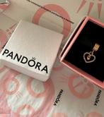 Pandora bedel hart goudkleurig met steentjes, Sieraden, Tassen en Uiterlijk, Bedels, Verzenden, Pandora, Zo goed als nieuw, 1 bedel