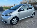 Toyota Aygo 1.0 12V Vvt-i 5DRS 2010 Grijs Comfort/Airco, Voorwielaandrijving, Euro 5, Stof, 4 stoelen