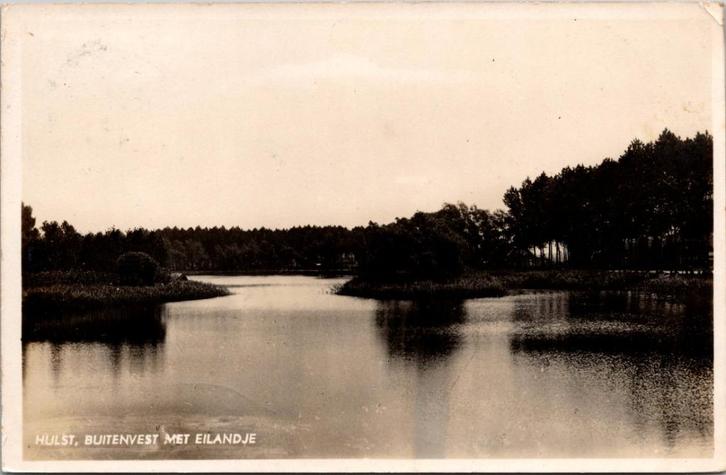 Hulst - Buitenvest met eilandje (1943), Verzamelen, Ansichtkaarten | Nederland, Gelopen, Zeeland, 1940 tot 1960, Verzenden