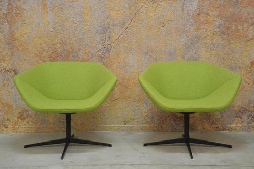ZGANieuw! 2 groene stoffen Montis Ella design draaifauteuils, Huis en Inrichting, Fauteuils, Zo goed als nieuw, Leer, Metaal, Stof