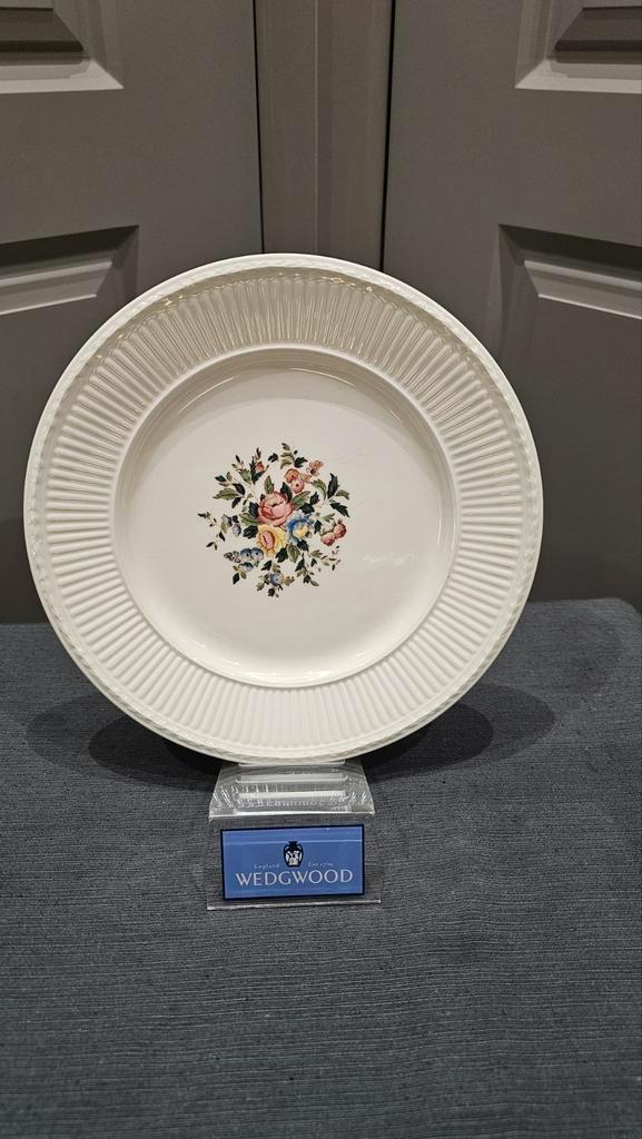Wedgwood Conway Dinerbord 27cm, Huis en Inrichting, Keuken | Servies, Gebruikt, Bord(en), Wedgwood, Aardewerk, Ophalen of Verzenden