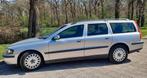 Volvo V70 2.4 170PK AUT 2001 Grijs, Auto's, Volvo, Origineel Nederlands, Te koop, Zilver of Grijs, 5 stoelen