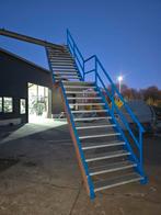 Stalen trap blauw. Hoog 5,2 mtr. Nob174, Doe-het-zelf en Verbouw, Ophalen, Zo goed als nieuw, 2 tot 4 meter