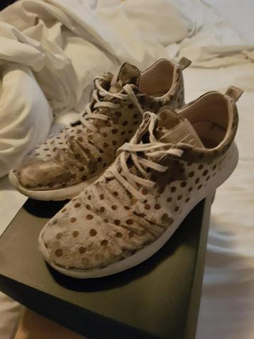 schoenen/sneakers met stippen maat 39 echt leer beschikbaar voor biedingen