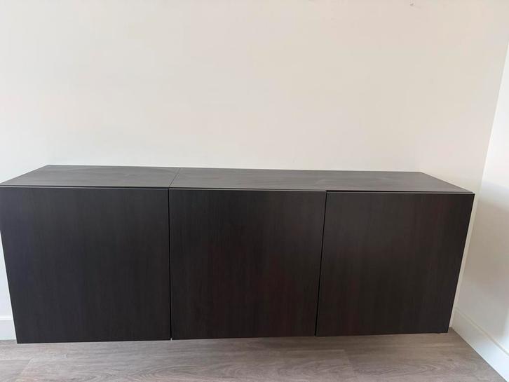 Besta vitrine kast 180 x 42 x 64 donkerbruin/zwart, Huis en Inrichting, Kasten | Dressoirs, Zo goed als nieuw, 50 tot 100 cm, 25 tot 50 cm
