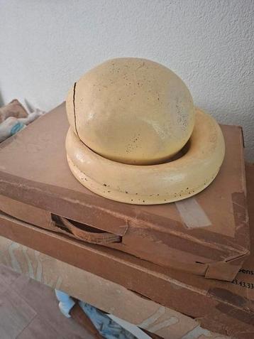 Hoedenmal brocante  beschikbaar voor biedingen