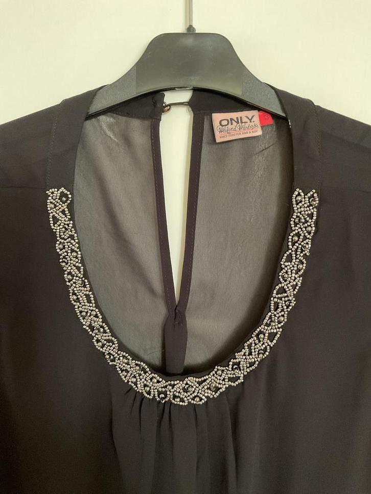 Zwarte mouwloze top L met kraaltjes, Kleding | Dames, Tops, Zo goed als nieuw, Maat 42/44 (L), Zwart, Zonder mouw, Ophalen of Verzenden