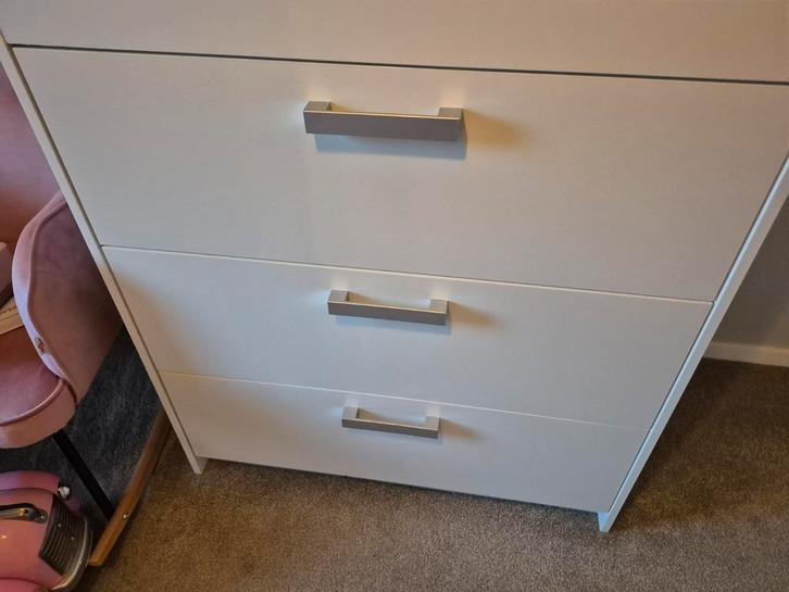 Commode - nette staat, kleine beschadigingen, Kinderen en Baby's, Kinderkamer | Commodes en Kasten, Gebruikt, Commode, 90 tot 105 cm