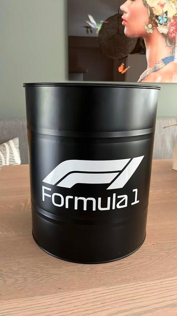 Decoratieve Formule 1 mini oliedrum beschikbaar voor biedingen