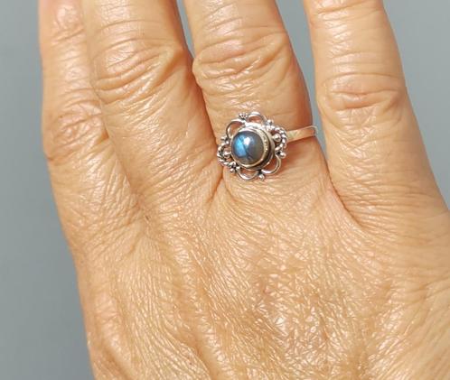 zilveren ring met natuurlijke Labradoriet steen zilver 925, Sieraden, Tassen en Uiterlijk, Ringen, Nieuw, Dame, Kleiner dan 17