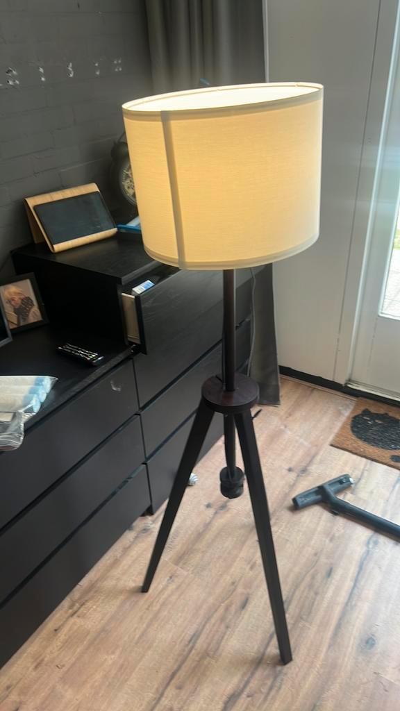 Lauters ikea staande lamp zwart, Huis en Inrichting, Lampen | Vloerlampen, Zo goed als nieuw, 150 tot 200 cm, Hout, Kunststof