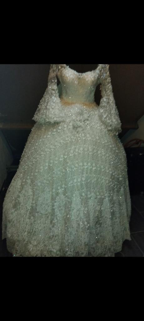 Tekoop trouwjurk Spaans  venray ophalen, Kleding | Dames, Trouwkleding en Trouwaccessoires, Gedragen, Trouwjurk, Wit, Ophalen of Verzenden