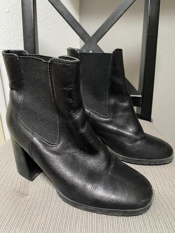 Enkelhoge laarsjes beschikbaar voor biedingen