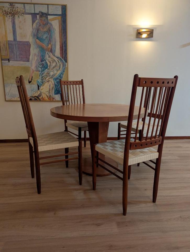 Vintage ronde houten tafel met 4 stoelen, Huis en Inrichting, Tafels | Eettafels, Gebruikt, 100 tot 150 cm, 100 tot 150 cm, Vier personen
