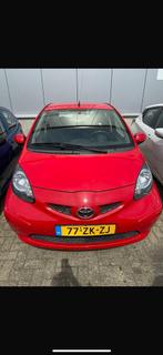Toyota Aygo 1.0 12V Vvt-i 5DRS 2008 Rood, Auto's, Voorwielaandrijving, 4 stoelen, 68 pk, Origineel Nederlands