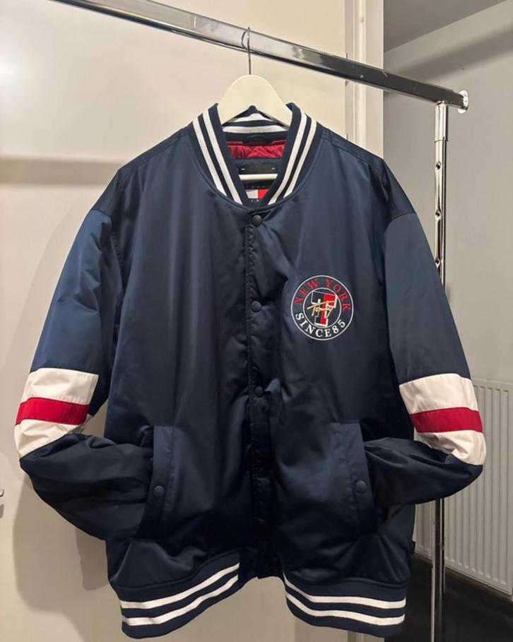 Tommy Jeans Varsity Jacket 3XL, Kleding | Heren, Jassen | Zomer, Gedragen, Overige maten, Blauw, Ophalen of Verzenden