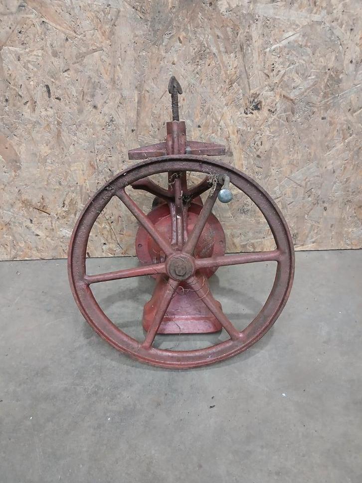 Antieke handmolen, Antiek en Kunst, Antiek | Gereedschap en Instrumenten, Ophalen of Verzenden