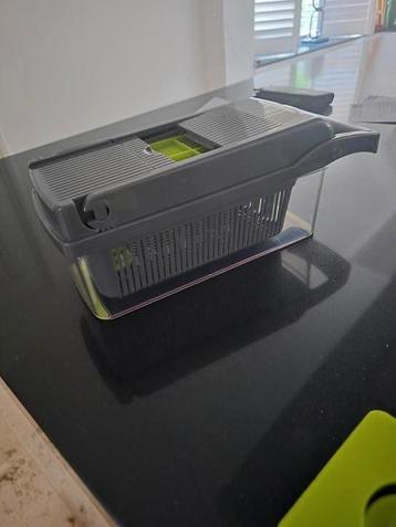 Splinternieuwe mandoline/groente snijmachine  beschikbaar voor biedingen
