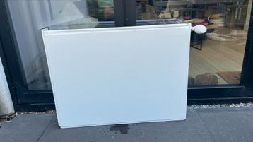 Witte Vasco Radiator 80x60x7cm beschikbaar voor biedingen