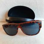 Overzet Zonnebril bruin zwart - nieuw - in brillenhoes koker, Sieraden, Tassen en Uiterlijk, Zonnebrillen en Brillen | Dames, Ophalen of Verzenden