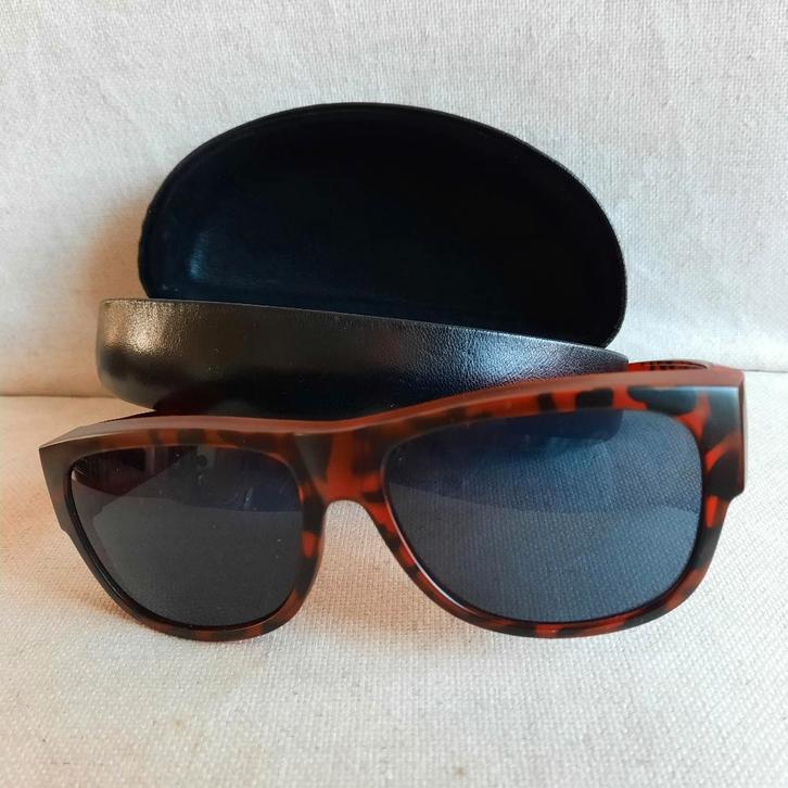 Overzet Zonnebril bruin zwart - nieuw - in brillenhoes koker, Sieraden, Tassen en Uiterlijk, Zonnebrillen en Brillen | Dames, Nieuw