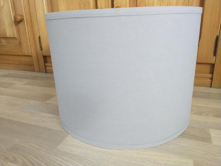 Lichtgrijze lampenkap, Huis en Inrichting, Lampen | Lampenkappen, Nieuw, 25 tot 50 cm, Rond, Grijs, Ophalen