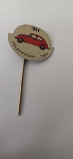 Volkswagen 1200 ook wel kevertje of kever genoemd uit 1964, Verzamelen, Speldjes, Pins en Buttons, Ophalen of Verzenden, Gebruikt