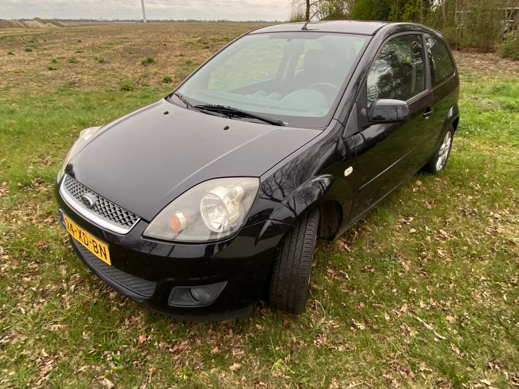 Ford Fiësta 1.3 8V 3DR 2007 Zwart, Auto's, 1299 cc, Stof, 40 €/maand, Zwart