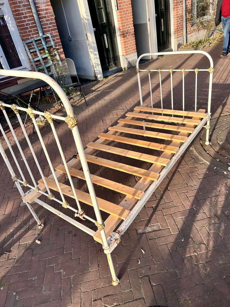 Wit metalen 1-persoons bed met lattenbodem, Ophalen, Gebruikt, 90 cm, Eenpersoons