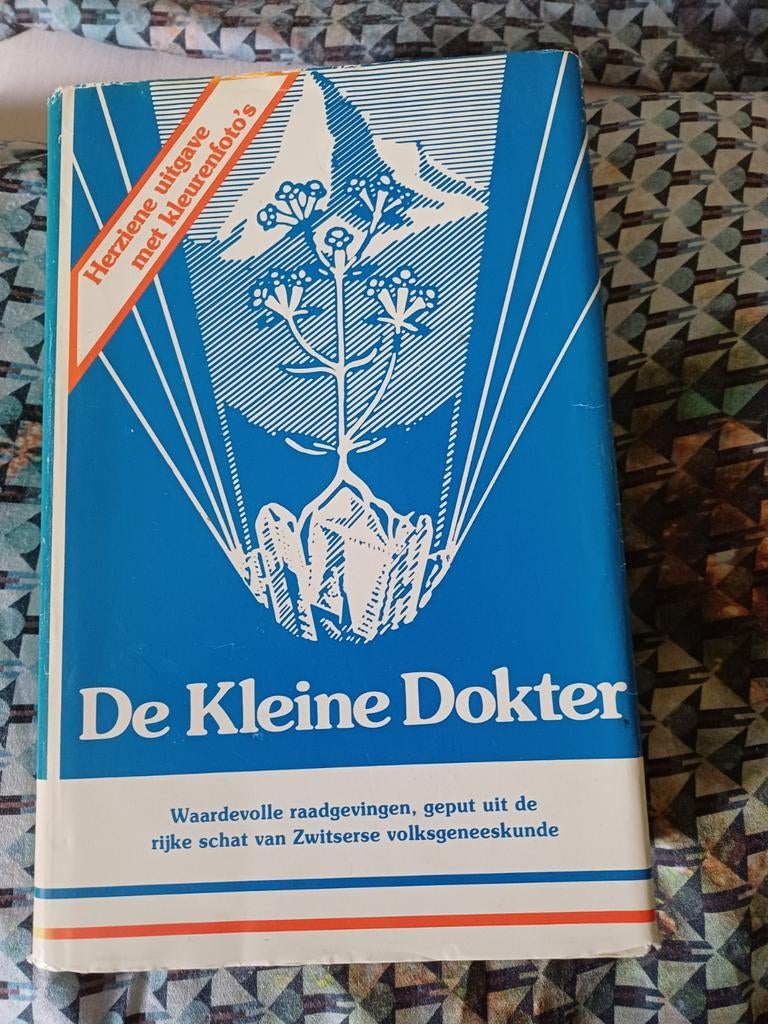 De Kleine Dokter - Zwitserse Volksgeneeskunde, Boeken, Ophalen of Verzenden, Gelezen, Kruiden en Alternatief, Onbekend